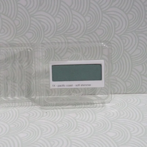 CLINIQUE💥SOFT SHIMMER EYESHADOW #1X PACIFIC COAST REFILL💥 - Picture 2 of 5